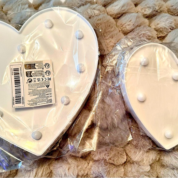 Valentines Day Light Up Battery Operated Small and Large Hearts - Picture 2 of 5